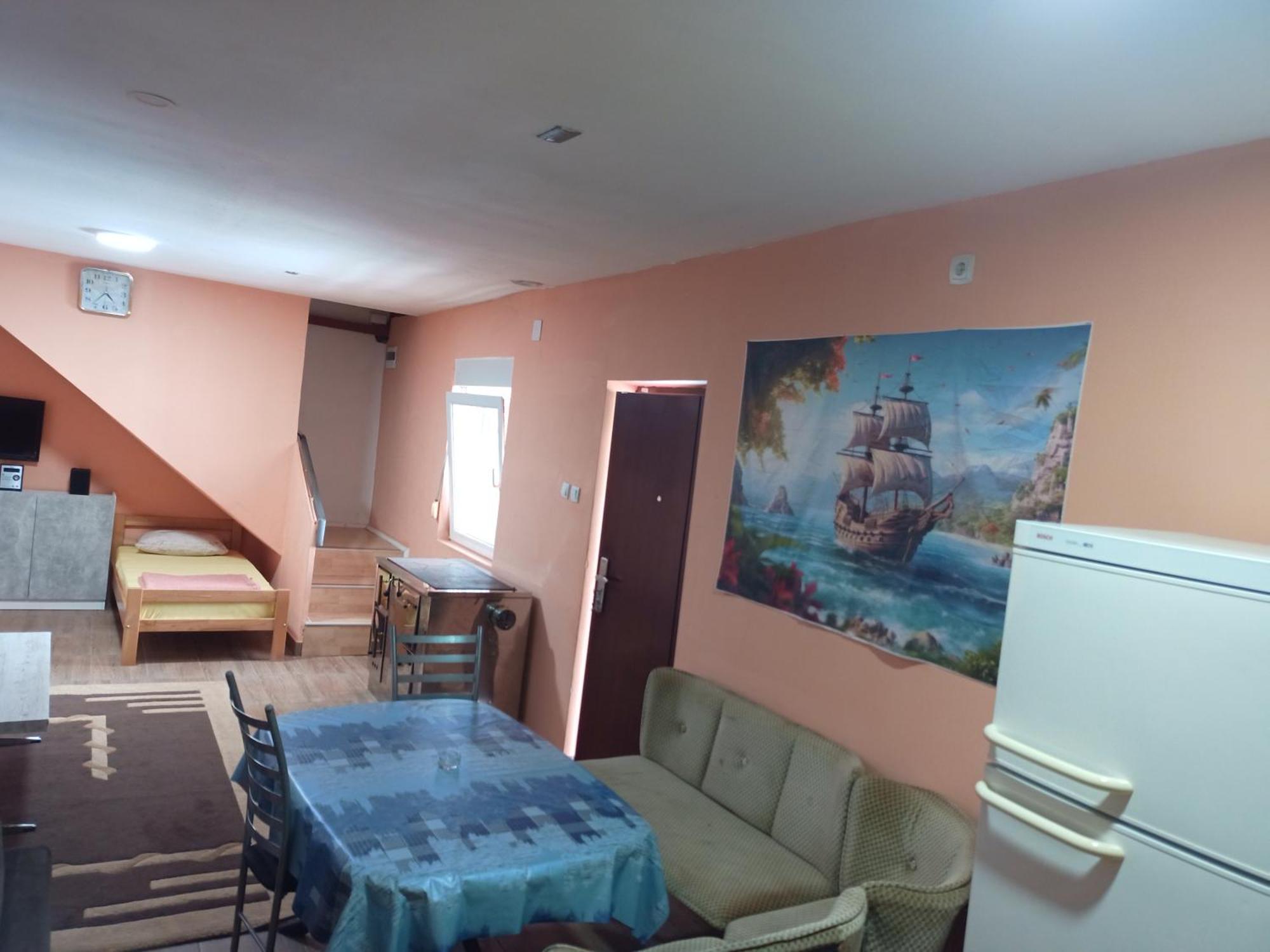 טרביניה Red Apartman מראה חיצוני תמונה